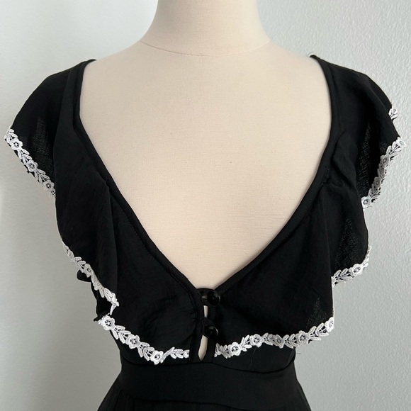 NEW Black V Neck Dress Size Small - Picture 2 of 3